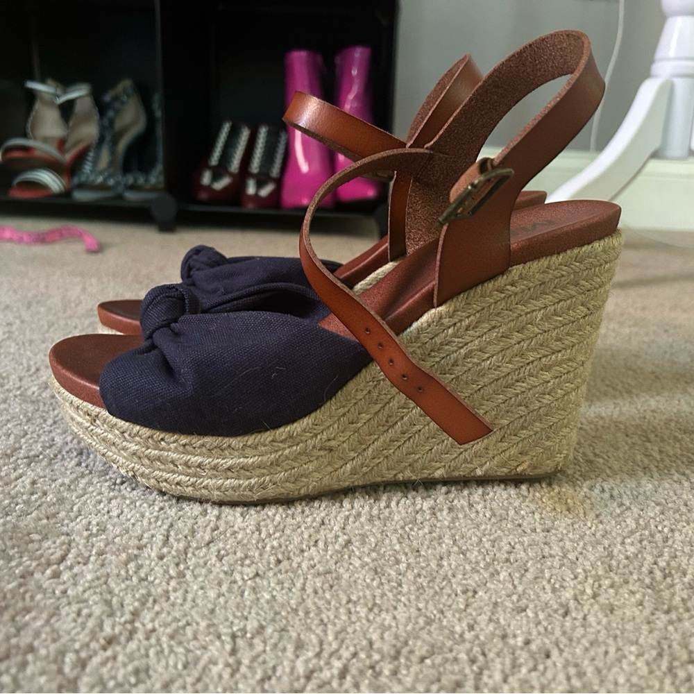 Women’s Wedges - Picture 4 of 5